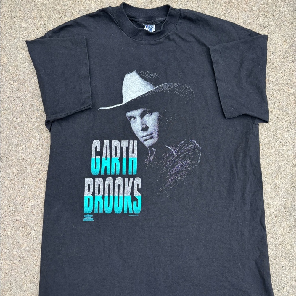 Vintage Garth Brooks country graphic tee from 90s Size L